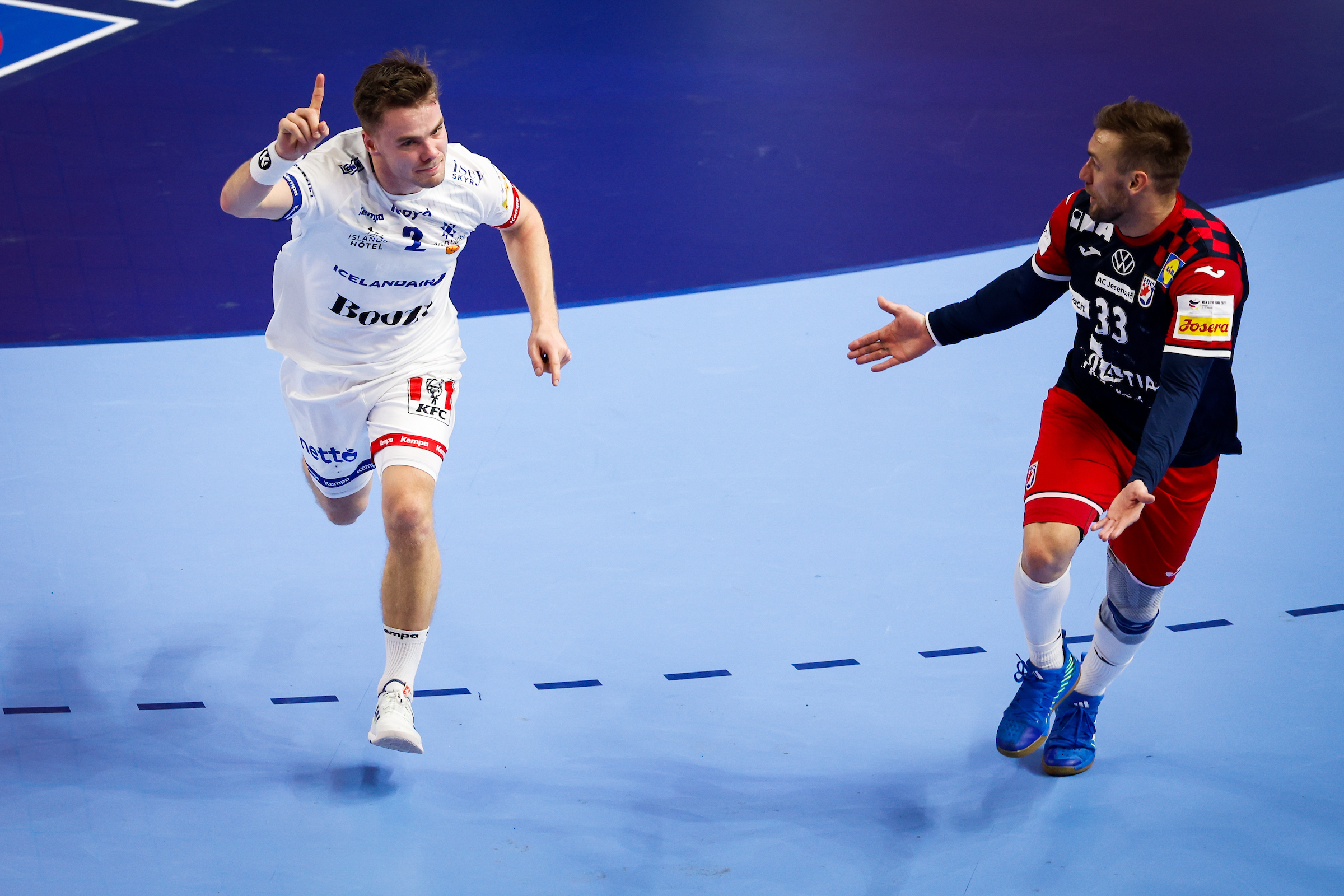 Late surge sees Iceland eliminate Croatia